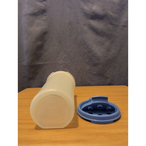 VINTAGE ~ Tupperware Royal blue Shaker & Pour  Lid #1913-7/container #1641-29 - Picture 6 of 7